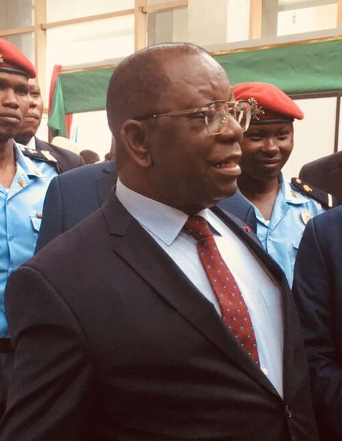 Retrato de Luc Magloire Mbarga Atangana